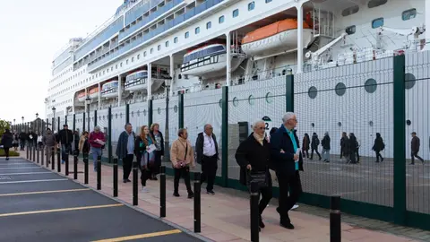 Crucero MSC L&iacute;rica durante una de sus escalas en Ceuta