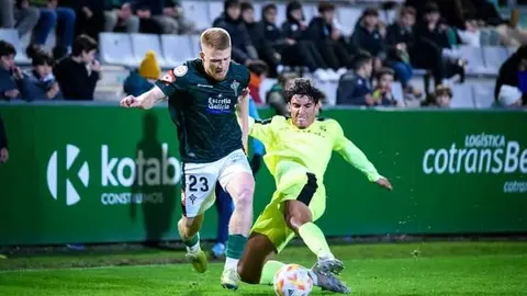 &Aacute;lex Mac&iacute;as durante el encuentro ante el Racing de Ferrol la pasada campa&ntilde;a