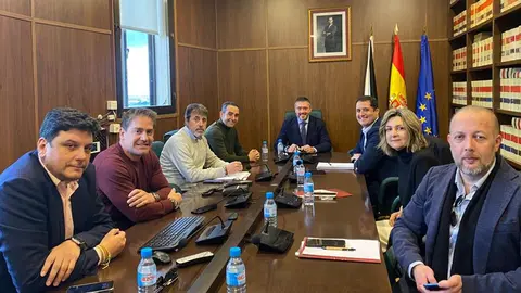 Reuni&oacute;n entre la Autoridad Portuaria, Servicios Tur&iacute;sticos y organizaciones empresariales / Puerto