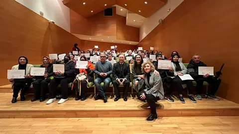 Entrega de diplomas del curso de Competencias Digitales / Daniel Hern&aacute;ndez
