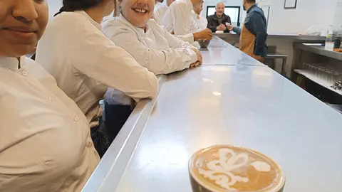 Curso de lateado de caf&eacute; en el Ies Almina