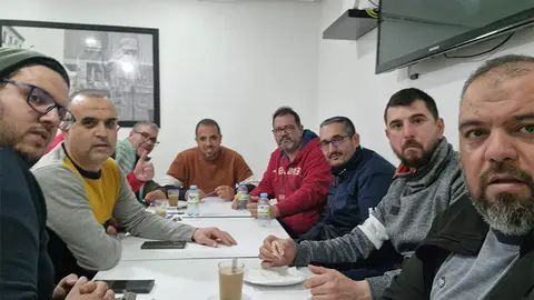 Reuni&oacute;n de las dos asociaciones de taxistas