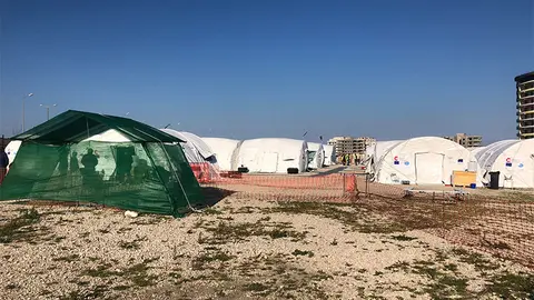 Hospital de Campa&ntilde;a en Turqu&iacute;a / Juli&aacute;n Dom&iacute;nguez