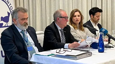 Juan Carlos Aznar (administrador), Pedro Mariscal (presidente de Banco de Alimentos), Judith Albi&ntilde;ana y Miguel &Aacute;ngel Montano, arquitectos / Foto: Dani Hern&aacute;ndez