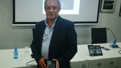 Adolfo Hern&aacute;ndez Lafuente, durante la presentaci&oacute;n de un libro / Archivo