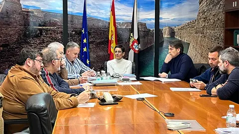 Reuni&oacute;n de la mesa general de contrataci&oacute;n / Daniel Hern&aacute;ndez