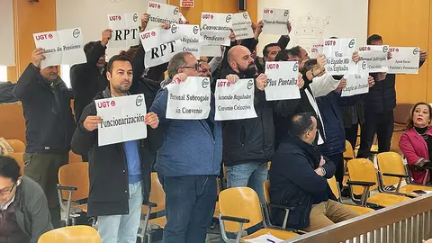 CSIF y UGT protestan en el Pleno del Ayuntamiento/ Archivo