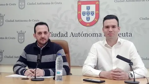 Juan Sergio Redondo y Carlos Verdejo en una rueda de prensa de Vox / C&eacute;sar Mart&iacute;n