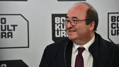 Miquel Iceta, en la biblioteca 'Adolfo Su&aacute;rez', presentando el Bono Cultural/ Archivo