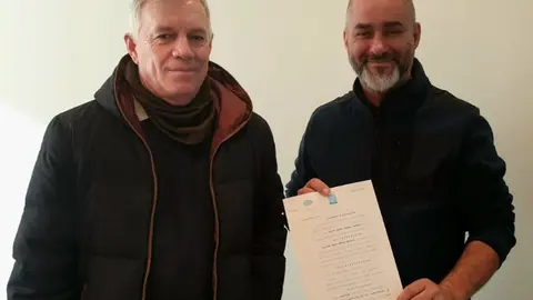 Dris Mohamed, a la derecha, junto a Alejandro Delmas, nieto de Blas Infante / Foto: Partido Andalus&iacute;
