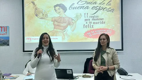 Mesa redonda de 'Mujeres Progresistas Mar&iacute;a Miaja' / &Aacute;frica Gonz&aacute;lez