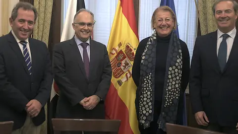 Reuni&oacute;n entre el consejero de Sanidad y el vicepresidente de la Federaci&oacute;n de Distribuidores Farmac&eacute;uticos / Ciudad Aut&oacute;noma