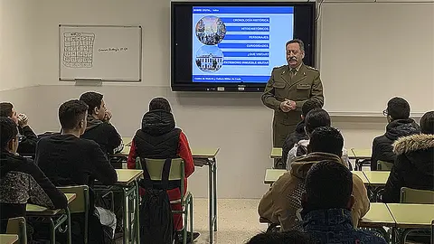 Conferencias del Centro de Cultura e Historia Militar en el IES Puertas del Campo
