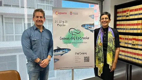 El presidente de la C&aacute;mara, Karim Bulaix, y la consejera de Econom&iacute;a,Kissy Chandiramani, durante la presentaci&oacute;n del evento