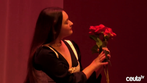 El Auditorio del Revell&iacute;n ha albergado esta tarde la primera representaci&oacute;n de la Muestra de Teatro Infantil y Juvenil. La muestra ha arrancado con una representaci&oacute;n de todo un cl&aacute;sico, La Celestina, pero adaptada 