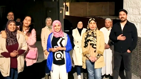 Los representantes de MDYC desde la calle Este, en la barriada del Pr&iacute;ncipe