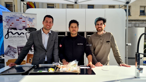 Diego Gallegos, propietario y chef de Sollo, esta tarde en la plaza de los Reyes