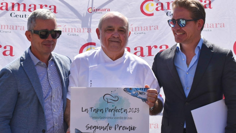 El presidente y el tesorero de la C&aacute;mara de Comercio durante la entrega de reconocimientos de este jueves / Rafa B&aacute;ez