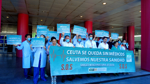 Concentraci&oacute;n del Sindicato M&eacute;dico a las puertas del Hospital / Sindicato M&eacute;dico
