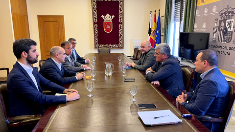 Delegaci&oacute;n del Gobierno se re&uacute;ne con los responsables de Cepsa