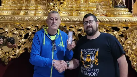 Entrega de la Medalla al Hermano Mayor de la Cofrad&iacute;a