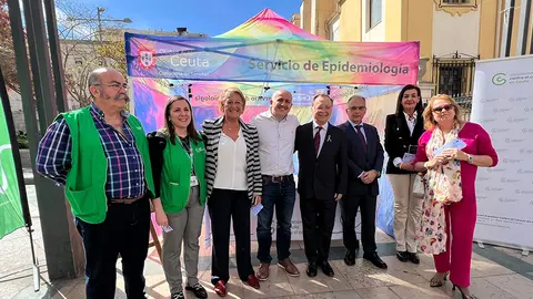 Stand por el D&iacute;a del C&aacute;ncer Colorectal en la Plaza de los Reyes / Daniel Hern&aacute;ndez