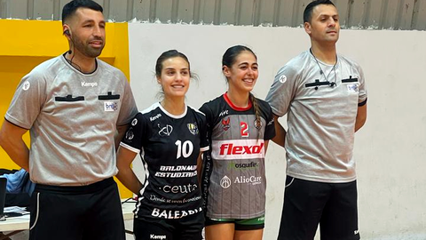 El Balonmano Estudiantes derrota a Granada 
