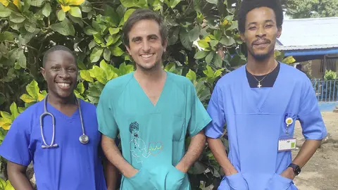 Garc&iacute;a Lanzas en Sierra Leona / Colegio de M&eacute;dicos