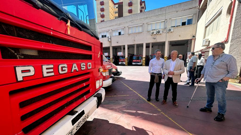 Juan Guti&eacute;rrez visita las instalaciones del Parque de Bomberos / PSOE