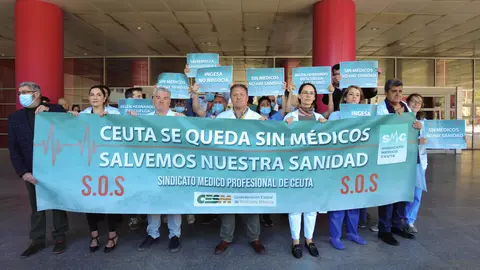 Concentraci&oacute;n del Sindicato M&eacute;dico a las puertas del Hospital / Sindicato M&eacute;dico