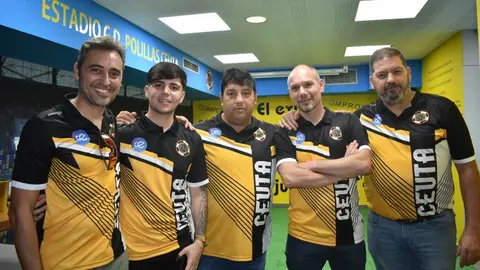 Jugadores y t&eacute;cnicos del Polillas, durante la inauguraci&oacute;n / Foto: Rafa B&aacute;ez