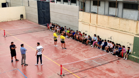 La territorial caballa lleva el tenis al colegio Ram&oacute;n y Cajal 