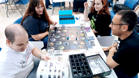 Los participantes han disfrutado de una tarde de juegos de mesa muy gal&aacute;ctica