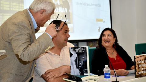 Presentaci&oacute;n de 'Relatos para una espera'. Foto: Rafa B&aacute;ez