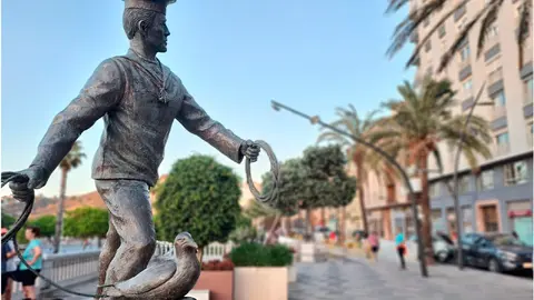 Cielo despejado en la Marina / Rafa B&aacute;ez