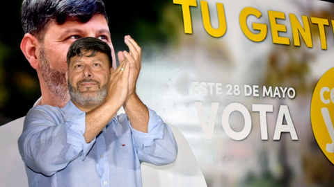 Mohamed Mustafa, candidato de Ceuta Ya! durante la pegada de carteles / Archivo