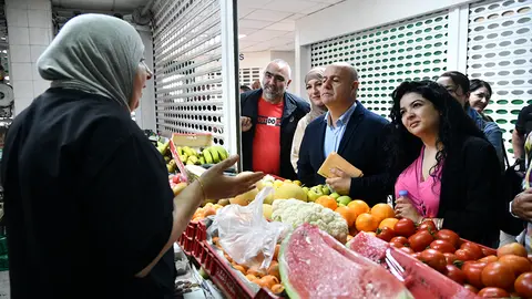 Visita del PSOE al Mercado de Had&uacute;