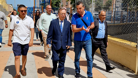 Juan Vivas ha recorrido la barriada de Parques de Ceuta en la ma&ntilde;ana de este martes