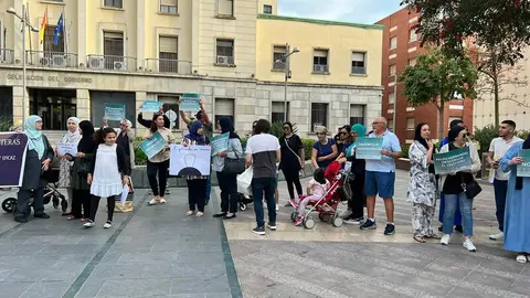 Parte de los concentrados en la Plaza de los Reyes/ Foto: Dani Hern&aacute;ndez