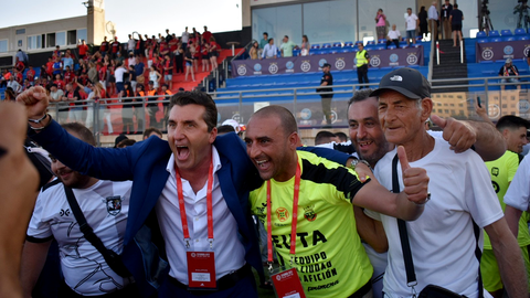 Luahy hamido, junto a Edu Villegas, celebrando el ascenso a primera Federaci&oacute;n