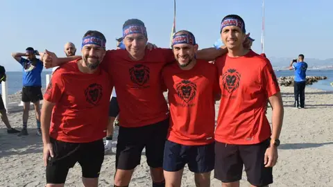 Una escuadra antes de la salida del Desaf&iacute;o de los 300 / Rafa B&aacute;ez