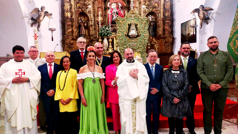 Algunas de las autoridades asistentes a la misa rociera/ Juanjo Coronado
