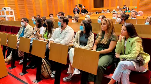 Acto de bienvenida y despedida de residentes en el Hospital Universitario / Daniel Hern&aacute;ndez