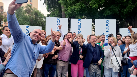 La candidatura del PP durante el cierre de campa&ntilde;a / Rafa B&aacute;ez