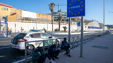 Migrantes en la frontera del Tarajal /archivo