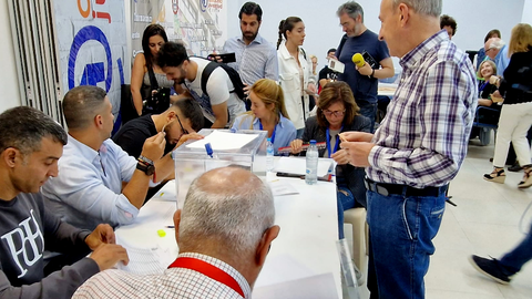 Los ceut&iacute;es ejercen su derecho a voto desde las 09.00 de esta ma&ntilde;ana en los distintos colegios electorales / Archivo