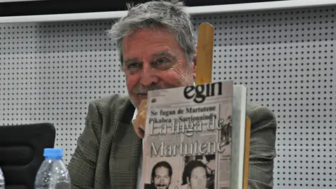  Carreira durante la presentaci&oacute;n de 'La Fuga de Martutene' 