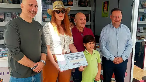 Entrega del donativo al Asociaci&oacute;n Aperger / Juanjo Coronado