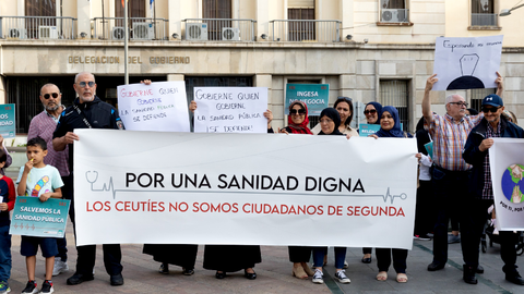 Concentraci&oacute;n del Sindicato M&eacute;dico en la plaza de los Reyes / archivo