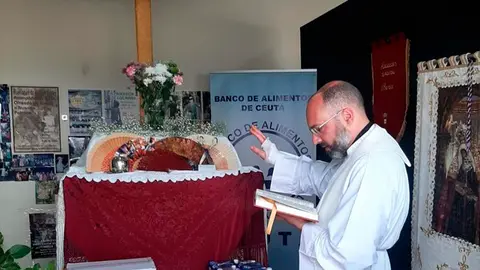 Donaci&oacute;n de la Cruz de Mayo de la AAVV del Centro